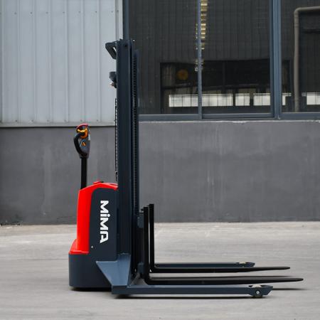 Walkie Stacker
