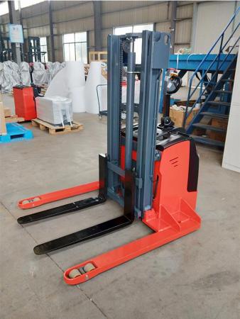 Electric pallet stacker manufacturer